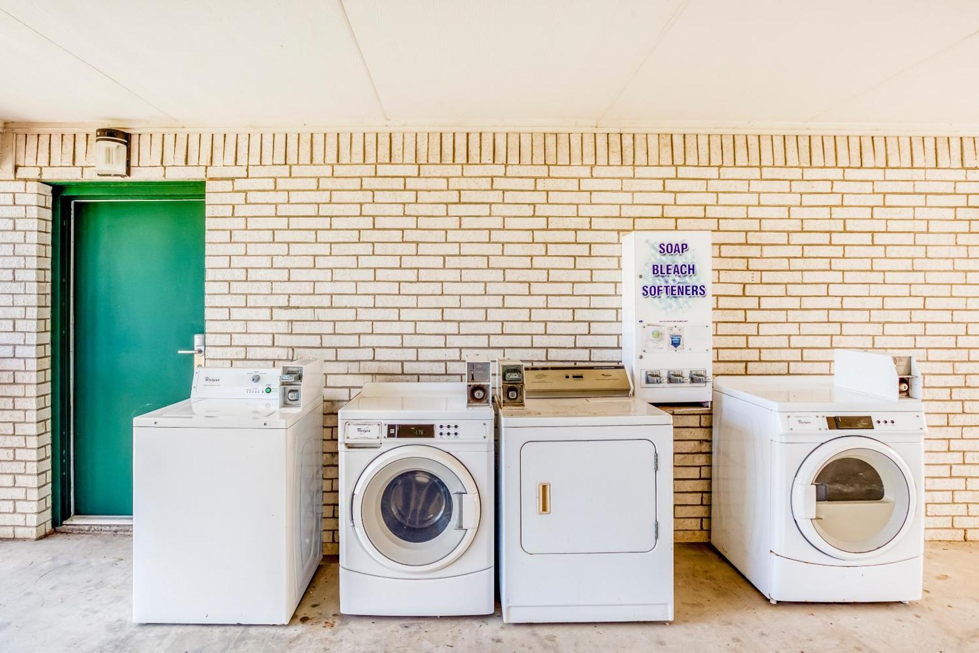 Oyo Hotel Yoakum West Dış mekan fotoğraf