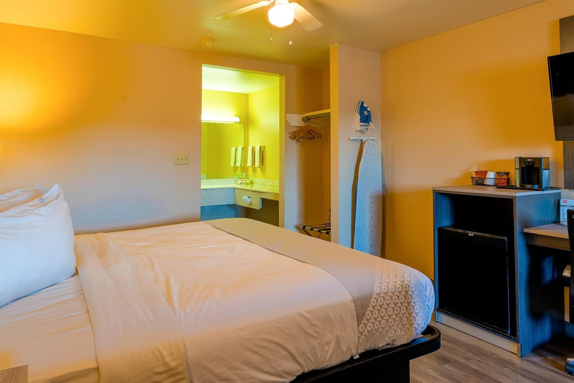 Oyo Hotel Yoakum West Dış mekan fotoğraf