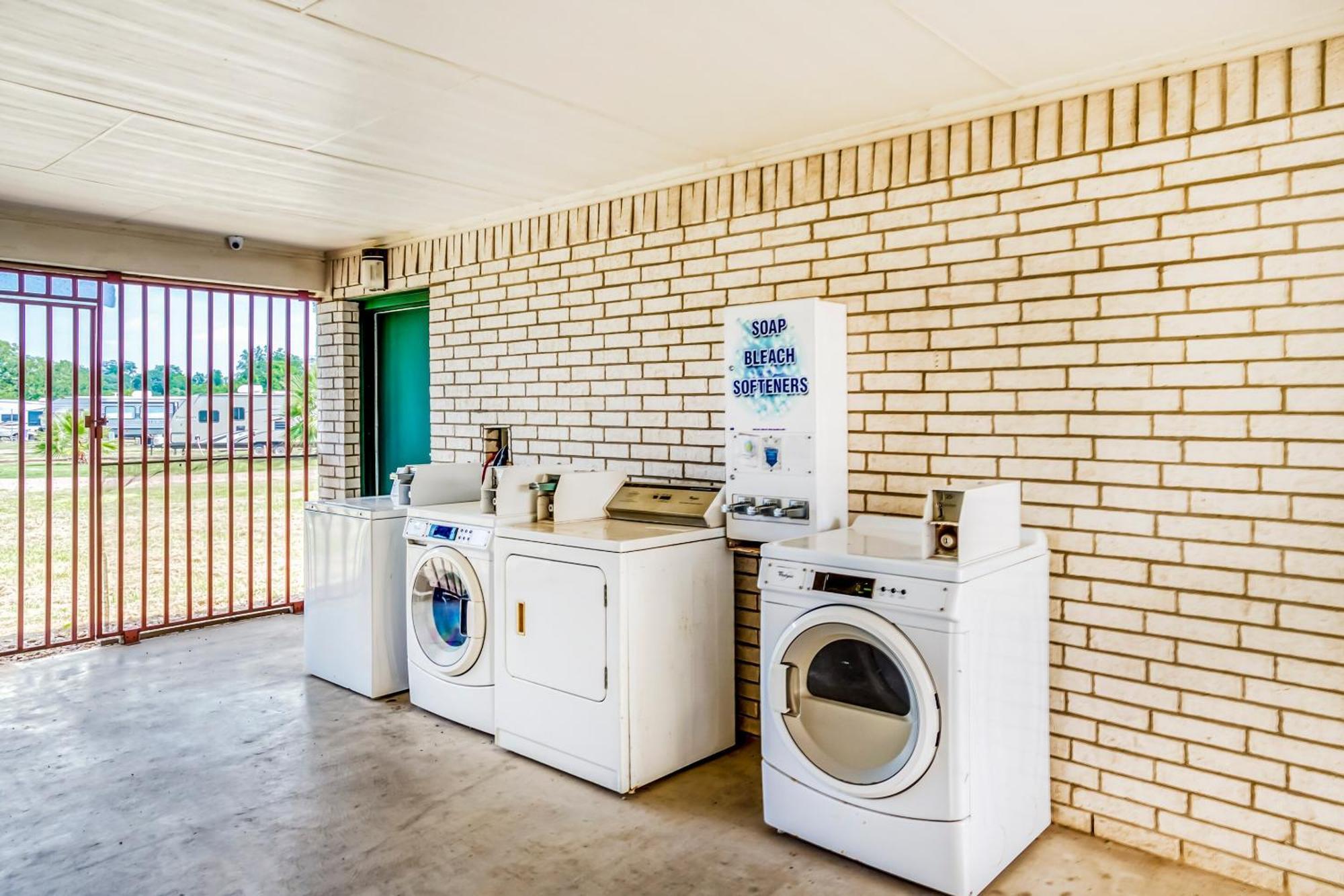 Oyo Hotel Yoakum West Dış mekan fotoğraf