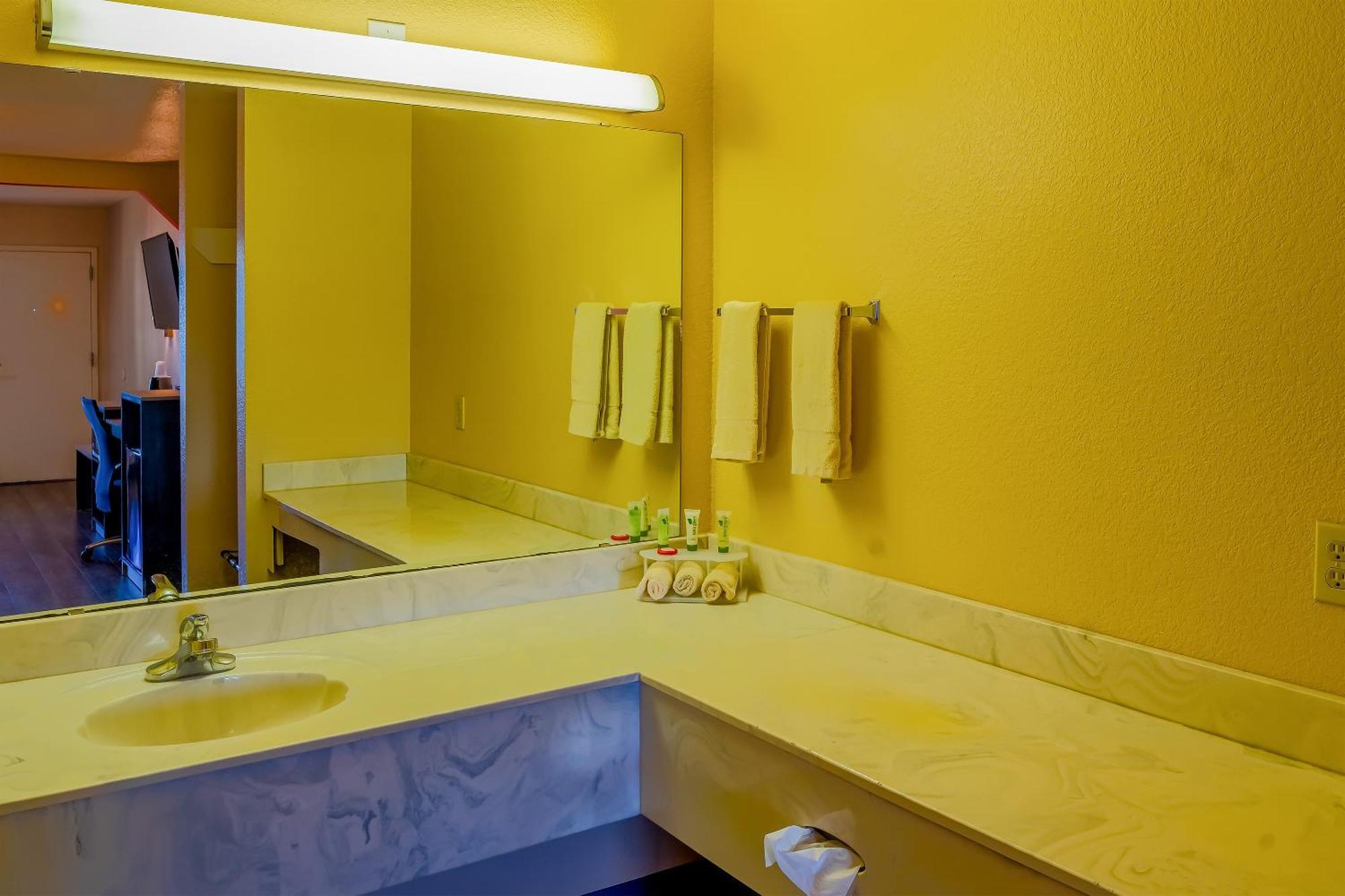 Oyo Hotel Yoakum West Dış mekan fotoğraf