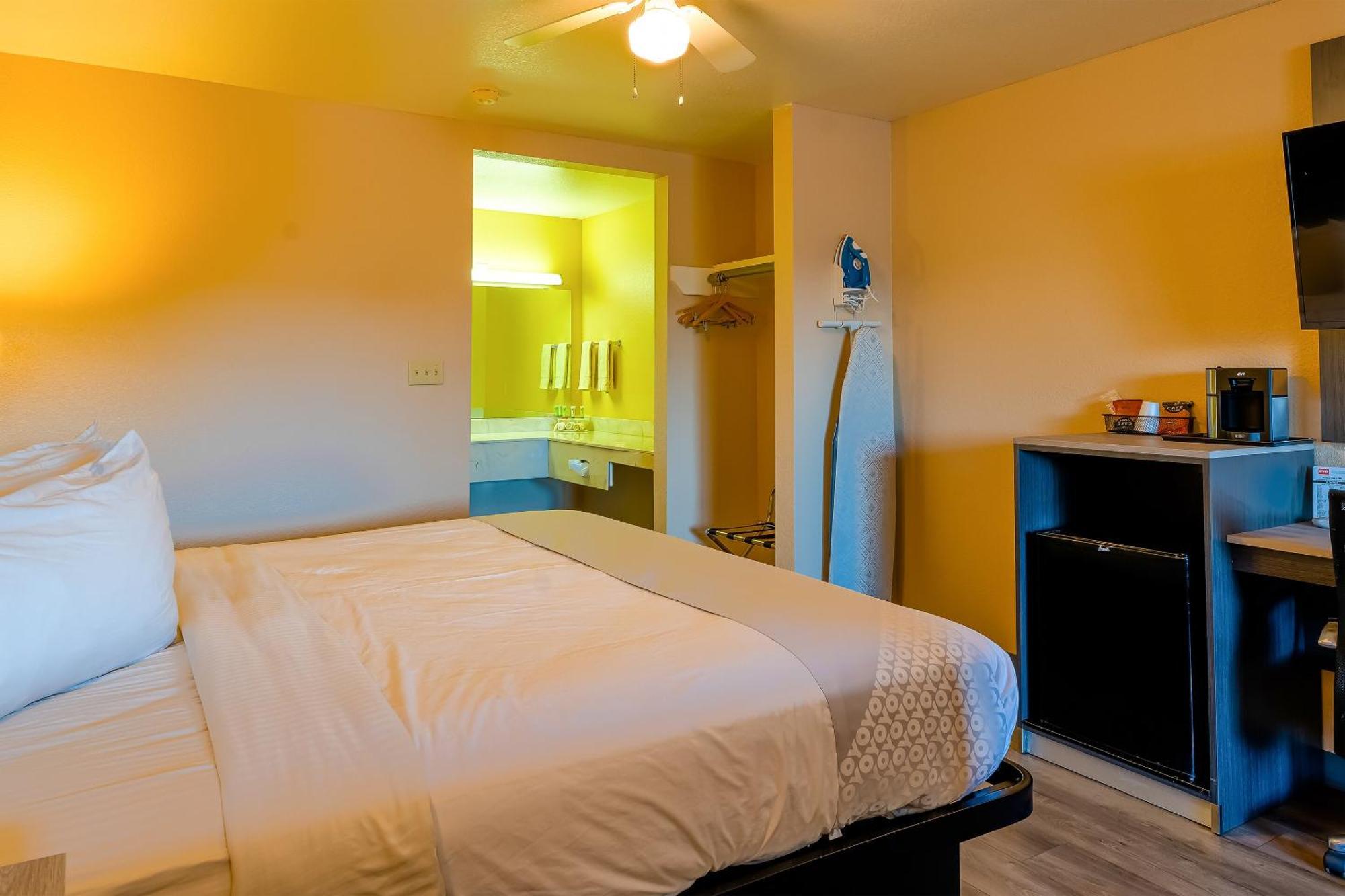Oyo Hotel Yoakum West Dış mekan fotoğraf