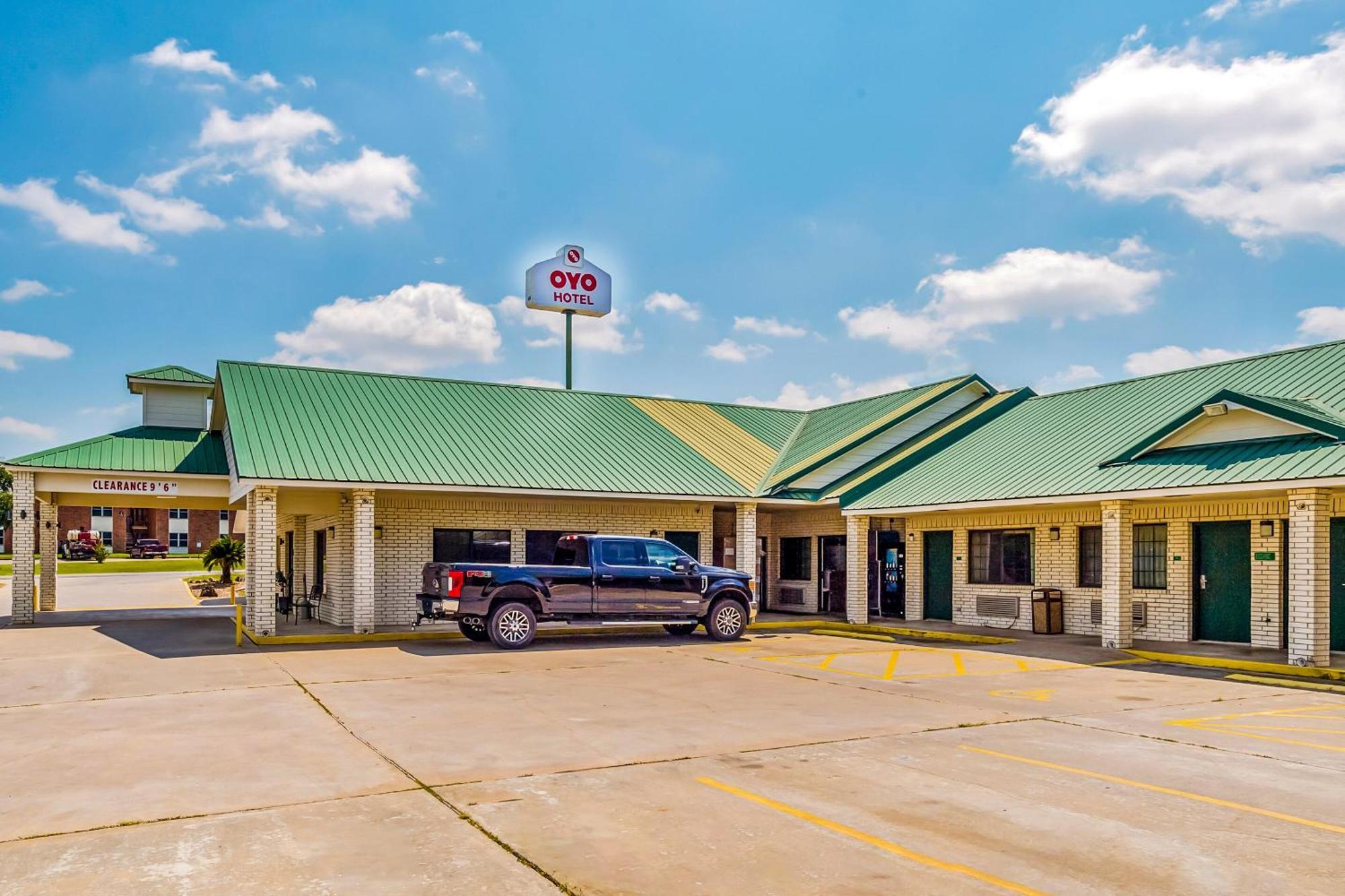 Oyo Hotel Yoakum West Dış mekan fotoğraf